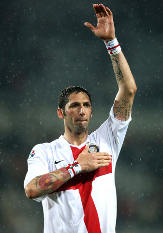 非人类身体素质！状元弗拉格90度崴脚无碍，率残阵独行侠胜篮网